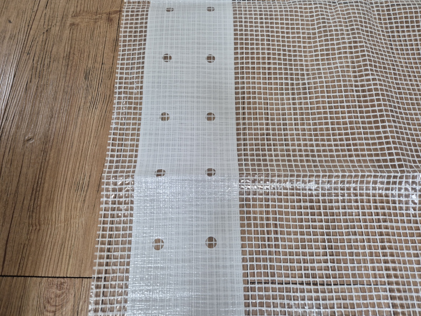 Imagen del producto PLASTICO PROTECTOR SOLAR PARA PLANTACIONES DE FRUTALES